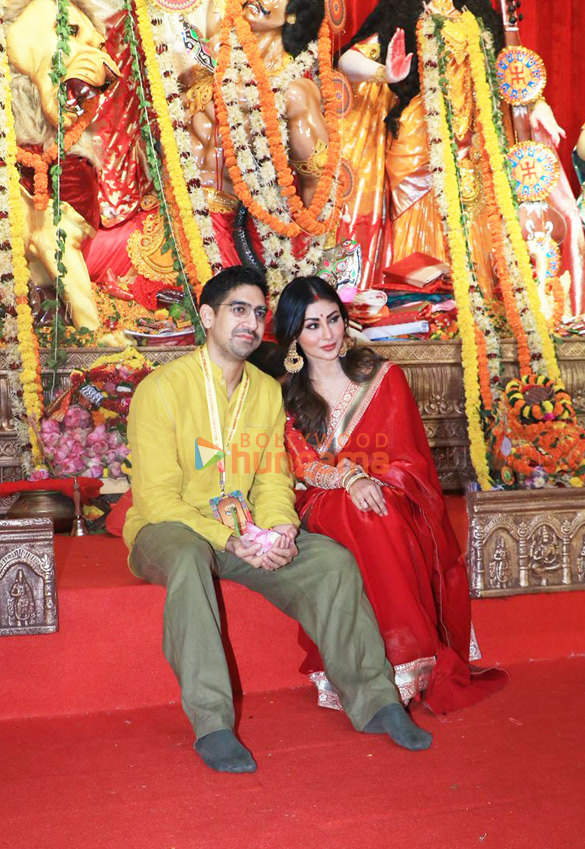photos mouni roy suniel shetty rupali ganguly and others snapped at a durga puja pandal 3