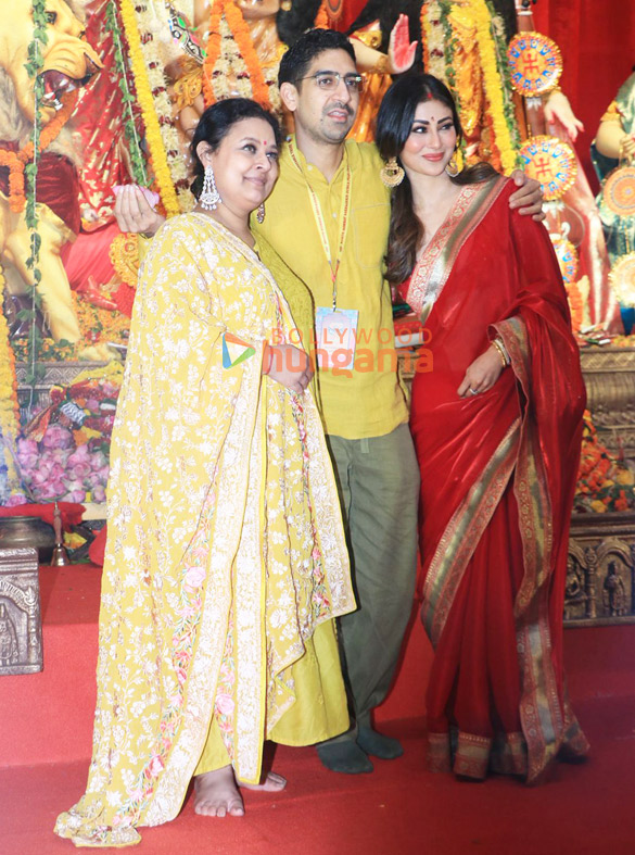 photos mouni roy suniel shetty rupali ganguly and others snapped at a durga puja pandal 4