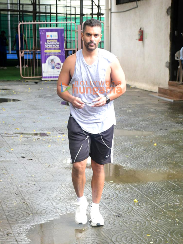 photos neha dhupia and angad bedi snapped in khar 2 3