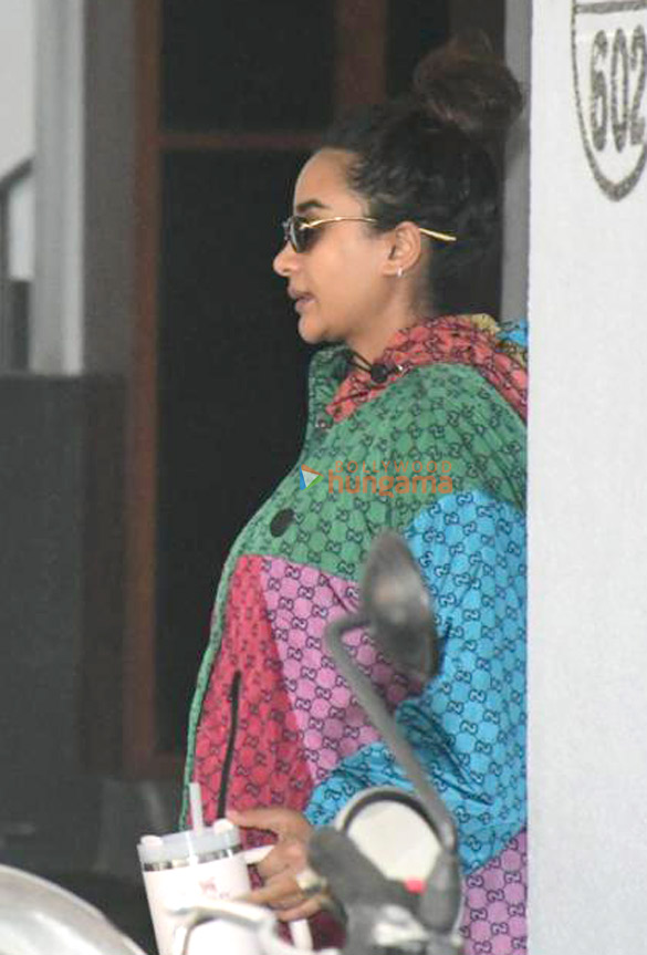 photos patralekha snapped outside a clinic in bandra 2 3