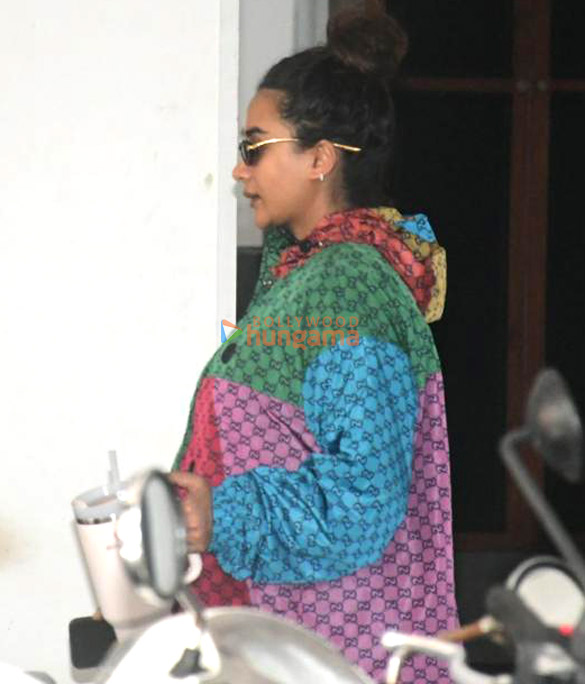 photos patralekha snapped outside a clinic in bandra 3 3