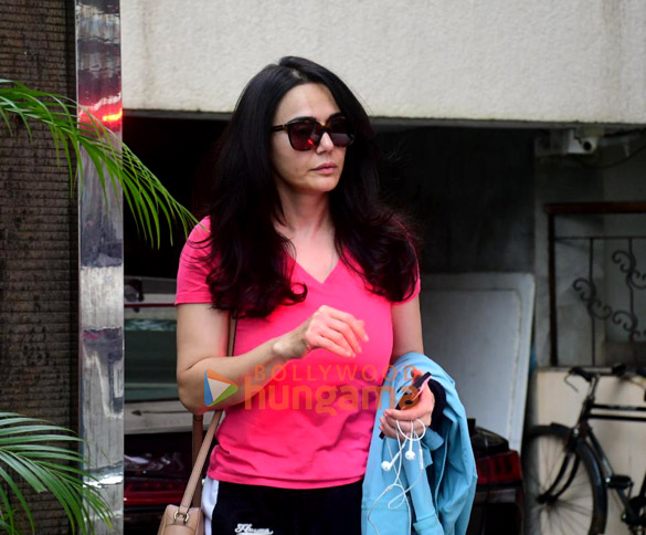 Photos: Pretty Zinta snapped outside a dental clinic in Bandra Photos: Pretty Zinta snapped outside a dental clinic in Bandra