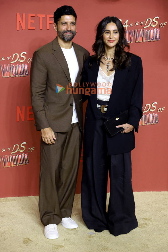 photos shah rukh khan kajol aryan khan ajay devgn sahher bambba shashank khaitan and others grace the premiere of the bads of bollywood 1123 22 657