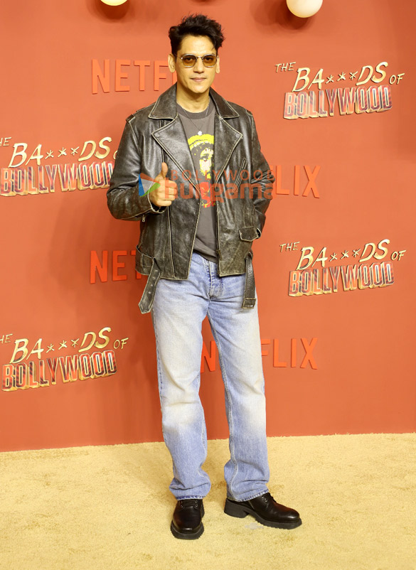 photos shah rukh khan kajol aryan khan ajay devgn sahher bambba shashank khaitan and others grace the premiere of the bads of bollywood 1123 36 657