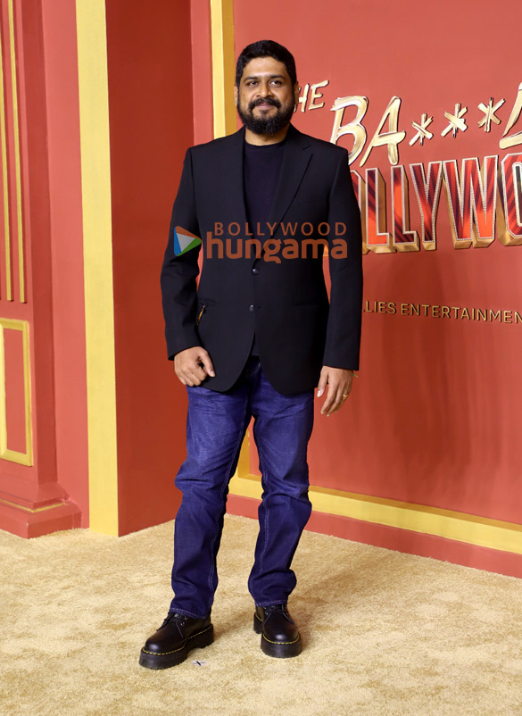 photos shah rukh khan kajol aryan khan ajay devgn sahher bambba shashank khaitan and others grace the premiere of the bads of bollywood 1123 49 657