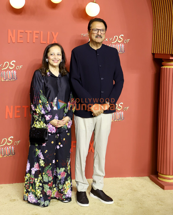 photos shah rukh khan kajol aryan khan ajay devgn sahher bambba shashank khaitan and others grace the premiere of the bads of bollywood 1123 5 657