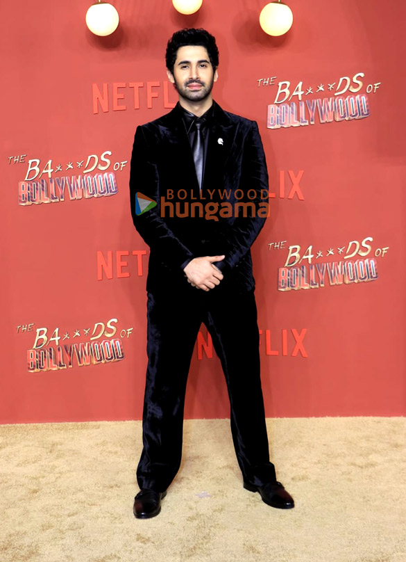 photos shah rukh khan kajol aryan khan ajay devgn sahher bambba shashank khaitan and others grace the premiere of the bads of bollywood 99008 65