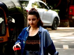 Photos: Soha Ali Khan snapped in Pali Hill
