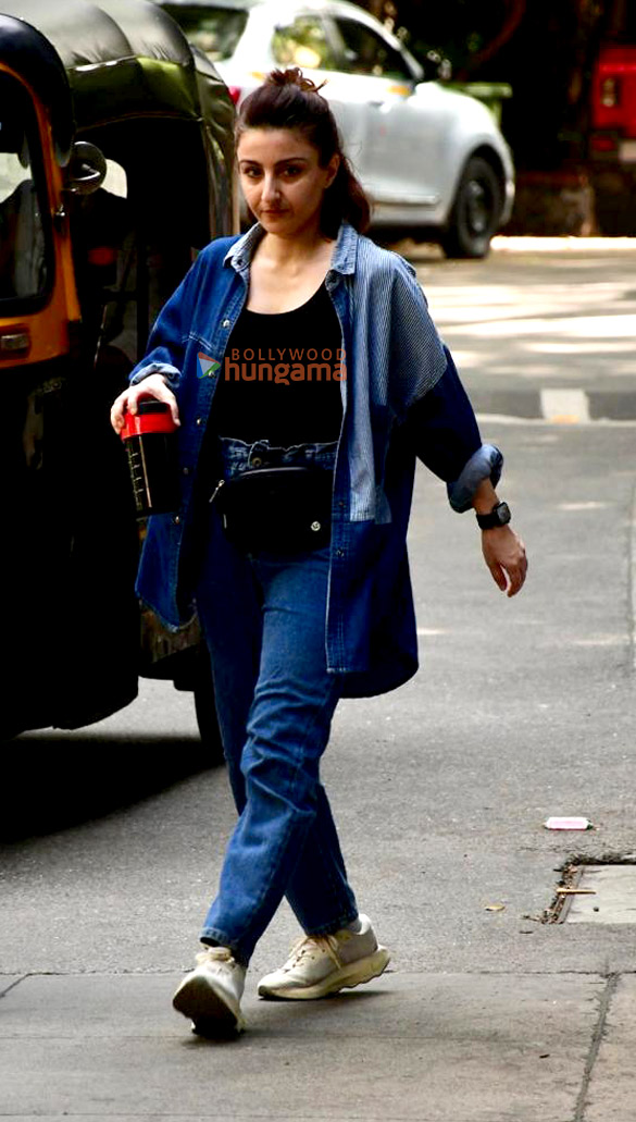 photos soha ali khan snapped in pali hill 1 5