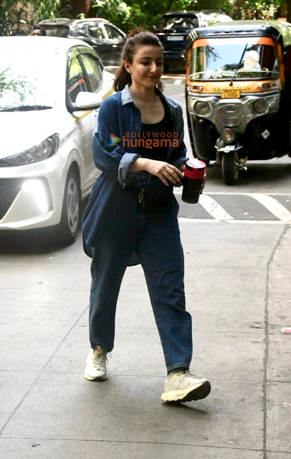 photos soha ali khan snapped in pali hill 3 5
