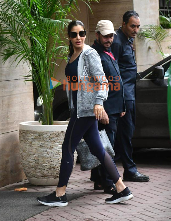 photos sophie choudry snapped in bandra 2 7