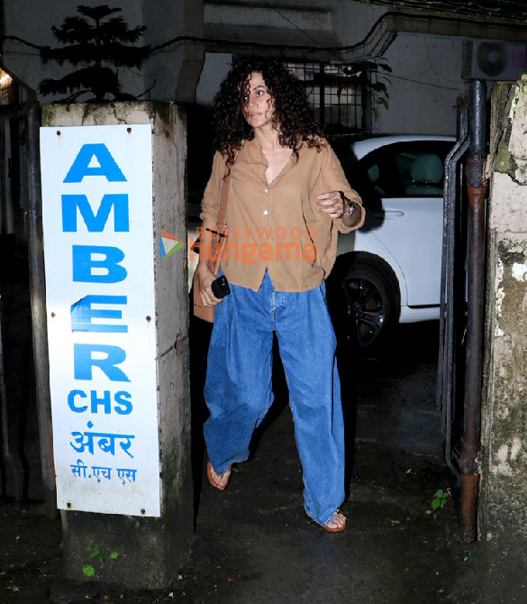 Photos: Taapsee Pannu snapped outside a salon in Juhu Photos: Taapsee Pannu snapped outside a salon in Juhu