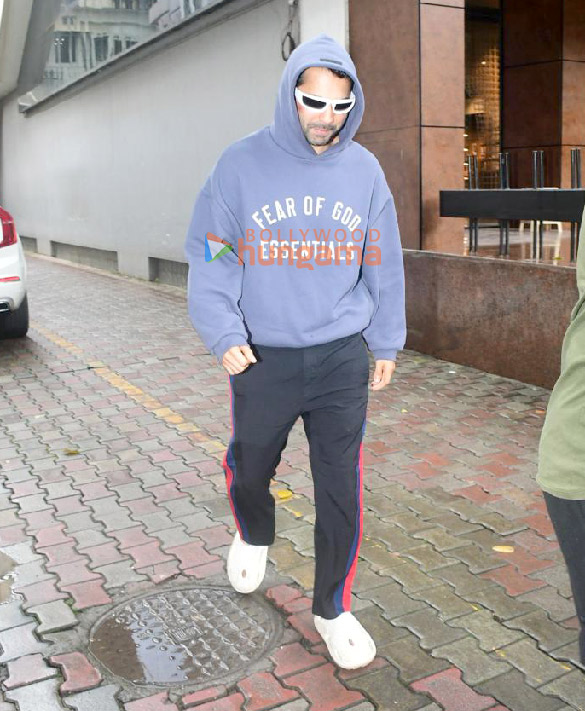 photos varun dhawan snapped at ramesh s tauranis office in khar 1