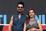 Rubina Dilaik flaunting her curves in a metallic saree! Pose with husband Abhinav Shukla