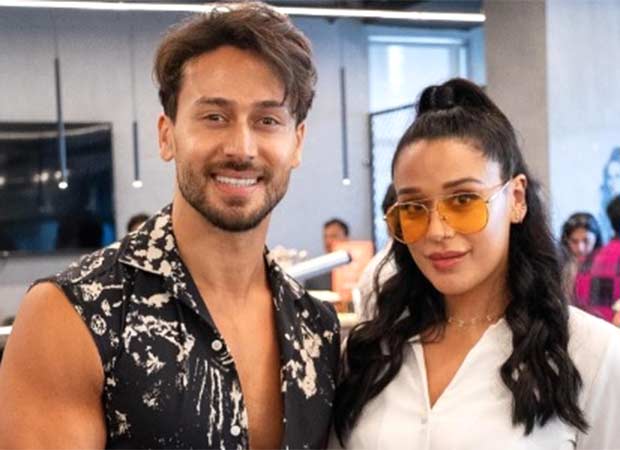 टाइगर श्रॉफ ने नज़र कंगन को कृष्णा के माध्यम से माँ आयशा के माध्यम से चौहियन चाली गॉन पर भेजा: "नया सौभाग्य आकर्षण"