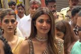 Shilpa Shetty all glammed up for Bappa Darshan