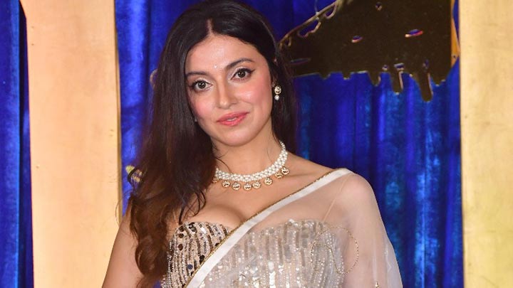 Divya Khossla steals the spotlight in shimmering silver elegance