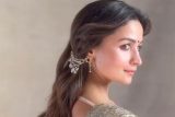 Draped in elegance, sprinkled with stardust! Alia Bhatt