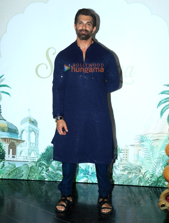 gauahar khan ayesha khan and others attending ravi dubey and sargun mehtas diwali party 3