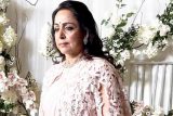 Hema Malini in all pink this diwali