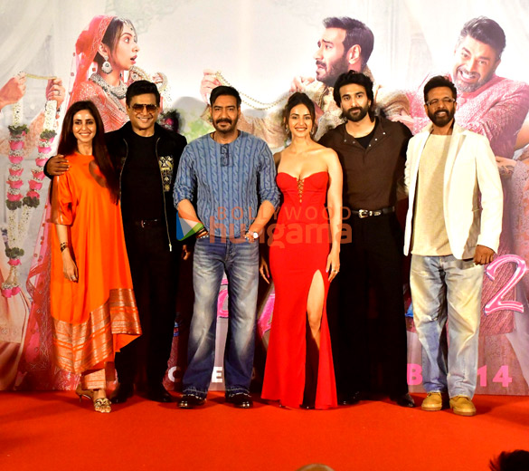 photos ajay devgn r madhavan rakul preet singh meezaan jafri and others grace the trailer launch of their film de de pyaar de 2 114 6