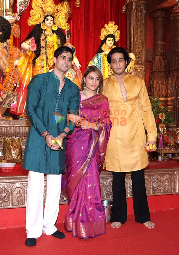 photos alia bhatt hrithik roshan rani mukerji karan johar ajay devgn kajol and others snapped at 79th north bombay sarbojanin durga puja 8