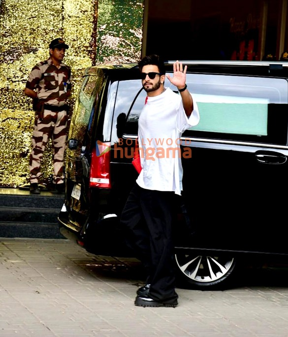 photos ananya panday ranveer singh and karan johar snapped at kalina airport 2