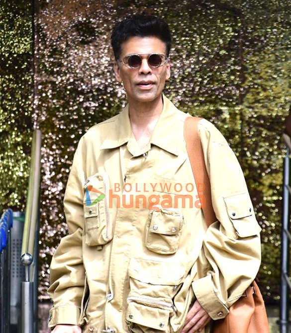 photos ananya panday and karan johar snapped at kalina airport 4