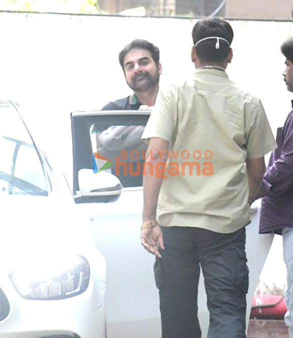 Photos: Arbaaz Khan and Sshura Khan snapped leaving Hinduja Hospital Photos: Arbaaz Khan and Sshura Khan snapped leaving Hinduja Hospital