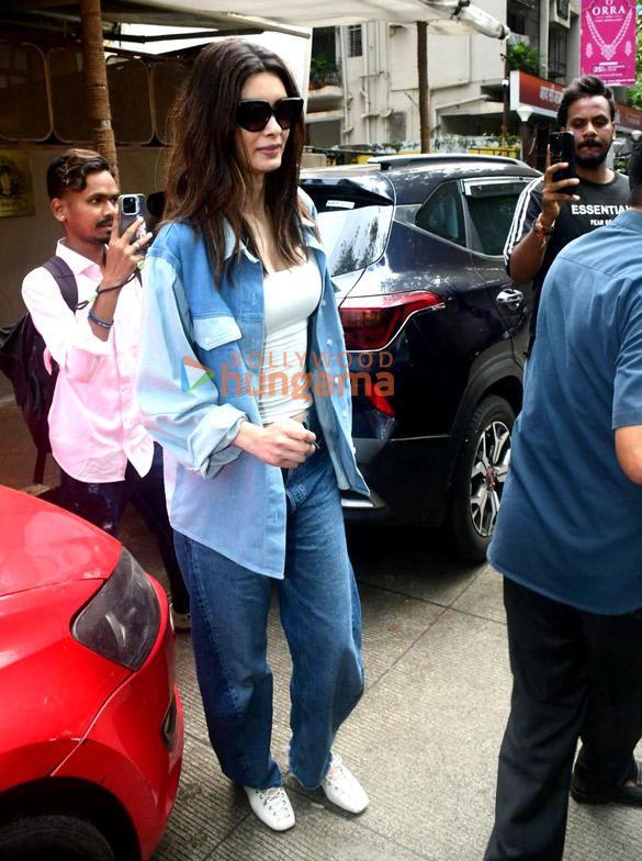 photos diana penty snapped at a restaurant in bandra 1