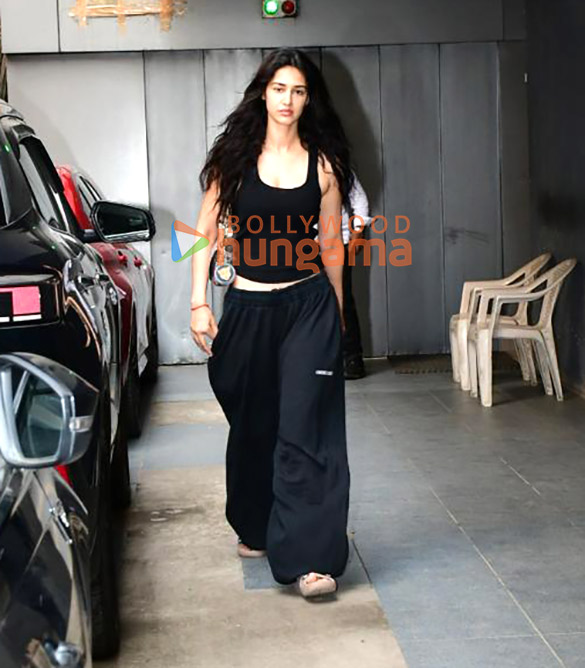 Photos Disha Patani snapped outside a clinic in Bandra Photos Disha Patani snapped outside a clinic in Bandra