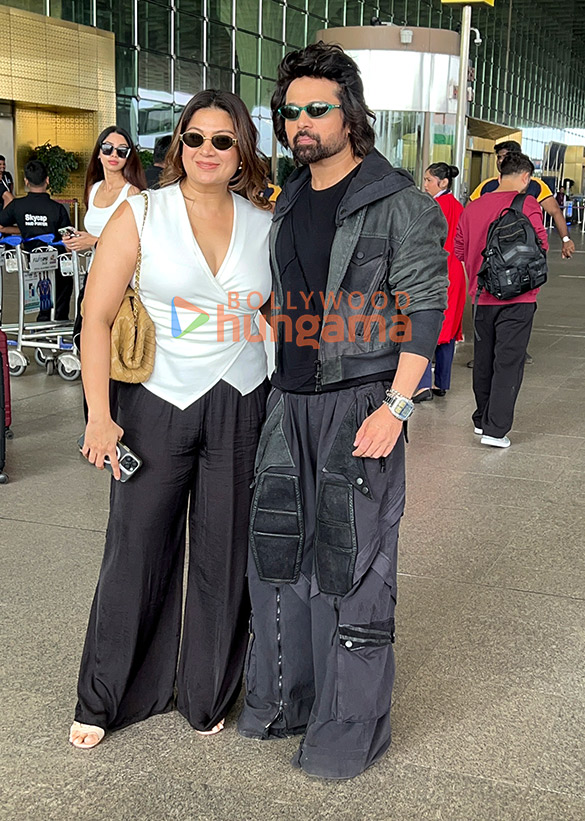 Photos: Himesh Reshammiya snapped with his wife at the airport Photos: Himesh Reshammiya snapped with his wife at the airport