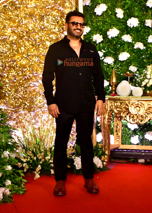 photos hrithik roshan saba azad mrunal thakur pooja hegde mouni roy nora fatehi and others snapped attending ramesh s tauranis diwali bash 23