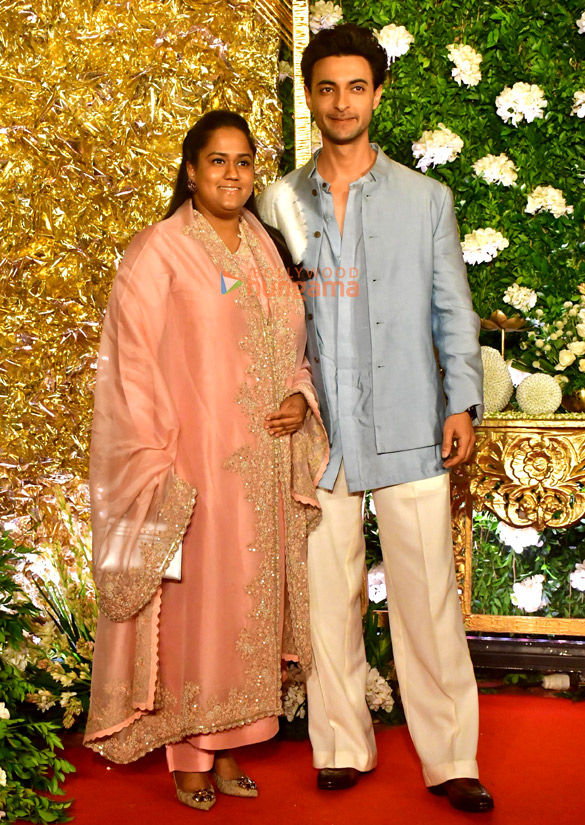 photos hrithik roshan saba azad mrunal thakur pooja hegde mouni roy nora fatehi and others snapped attending ramesh s tauranis diwali bash 28