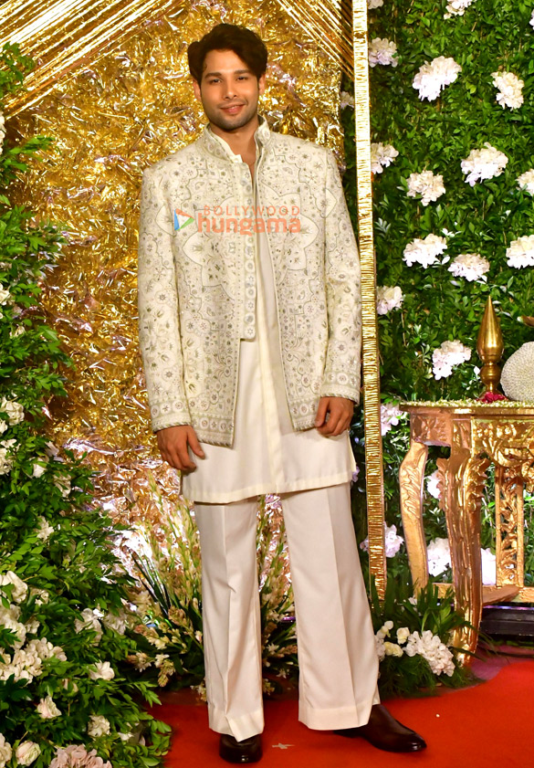 photos hrithik roshan saba azad nargis fakhri siddhant chaturvedi arshad warsi and others snapped attending ramesh s tauranis diwali bash 3