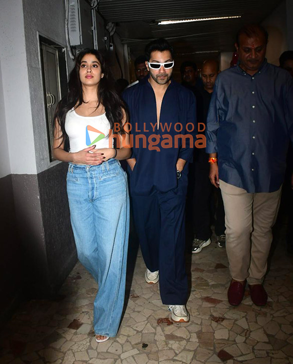 photos janhvi kapoor and varun dhawan snapped promoting sunny sanskari ki tulsi kumari in mulund 6