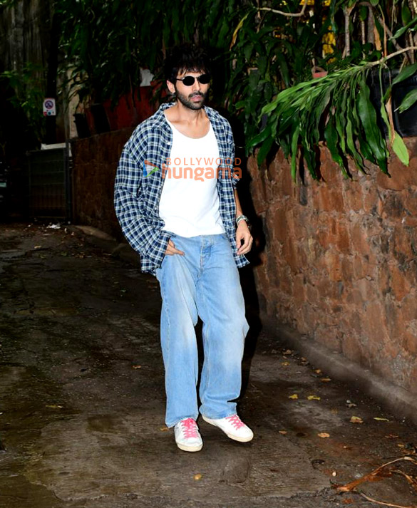 Photos: Kartik Aryan spotted at Krome Studio in Bandra