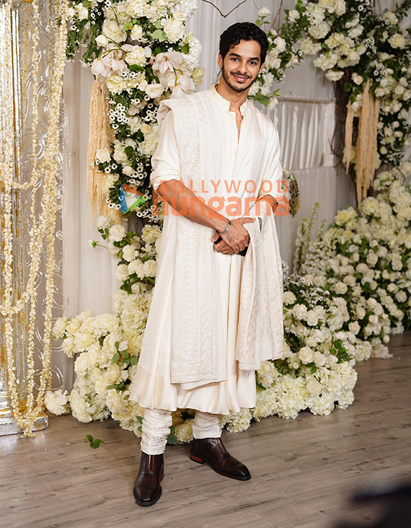 photos kriti sanon ananya panday alaya f sara ali khan and others attend manish malhotras diwali party 17