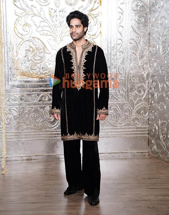 photos kriti sanon ananya panday alaya f sara ali khan and others attend manish malhotras diwali party 18