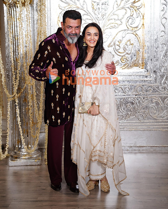 photos kriti sanon ananya panday alaya f sara ali khan and others attend manish malhotras diwali party 30