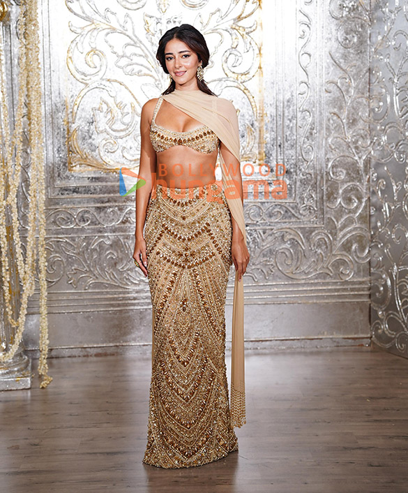 Photos: Kriti Sanon, Ananya Panday, Alaya F, Sara Ali Khan and others attend Manish Malhotra’s Diwali party Photos: Kriti Sanon, Ananya Panday, Alaya F, Sara Ali Khan and others attend Manish Malhotra’s Diwali party