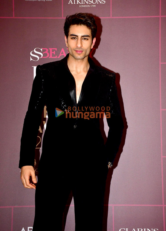 photos kriti sanon ibrahim ali khan lauren gottlieb shweta tripathi and others grace the elle beauty awards 2025 32