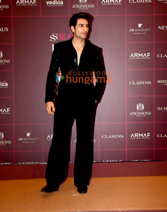 photos kriti sanon ibrahim ali khan lauren gottlieb shweta tripathi and others grace the elle beauty awards 2025 34