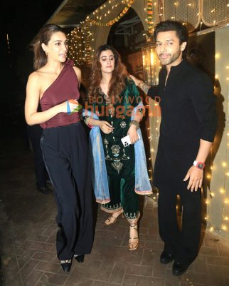 Photos: Kriti Sanon, Nupur Sanon and Stebin Ben snapped in Bandra Photos: Kriti Sanon, Nupur Sanon and Stebin Ben snapped in Bandra