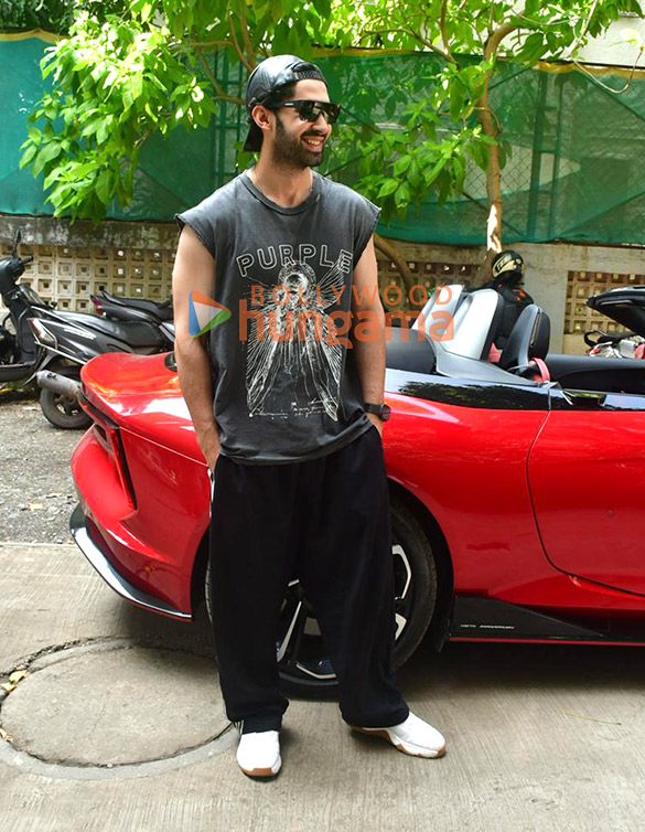 photos lakshya snapped with his new car in juhu 7