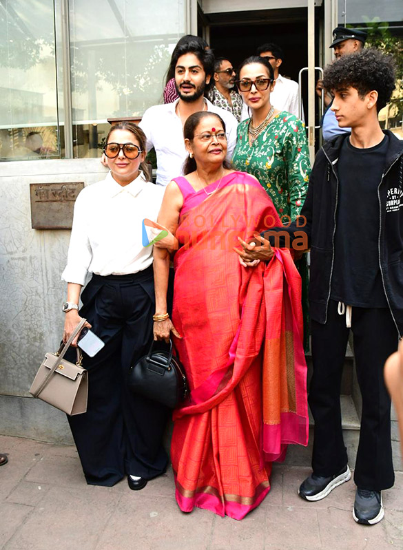 photos malaika arora amrita arora and family snapped outside a restaurant in bandra 3