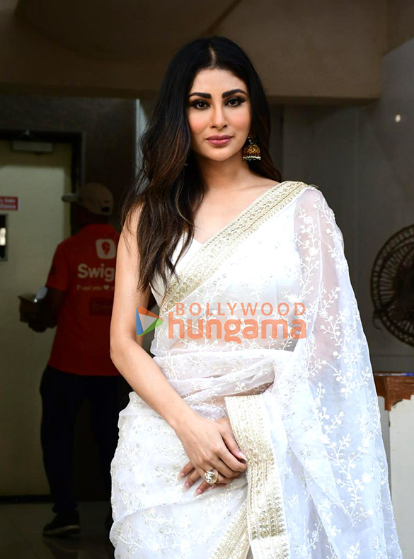 photos mouni roy snapped post shoot in bandra 1