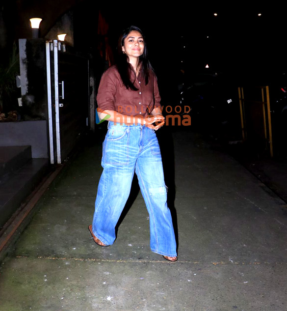 photos mrunal thakur snapped in andheri 1 11