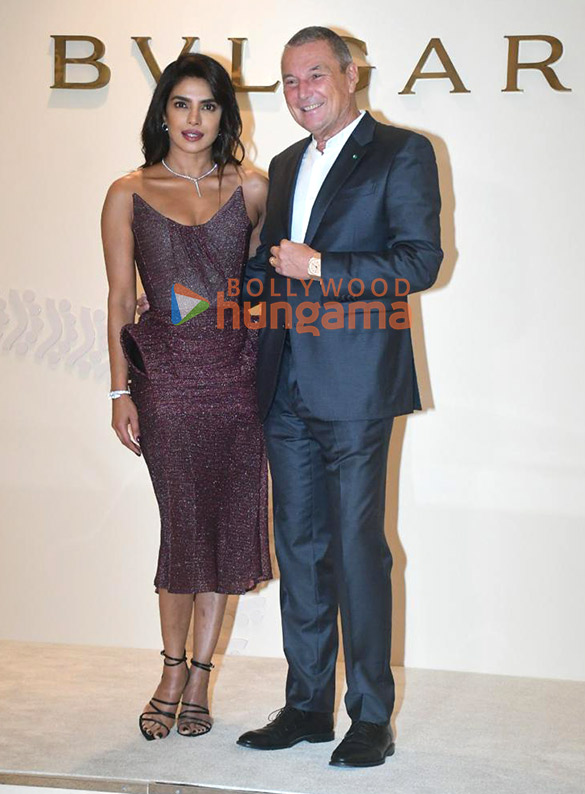 Photos: Priyanka Chopra Jonas snapped with Bvlgari’s global team Photos: Priyanka Chopra Jonas snapped with Bvlgari’s global team