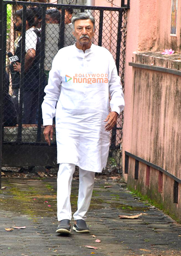 photos rajesh kumar rupali ganguly neil nitin mukesh sumeet raghavan and others attend the funeral of satish shah 11